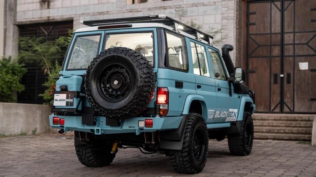 Ателье Black Box 4x4 представило модернизированный Toyota Land Cruiser 76 для бездорожья и комфорта