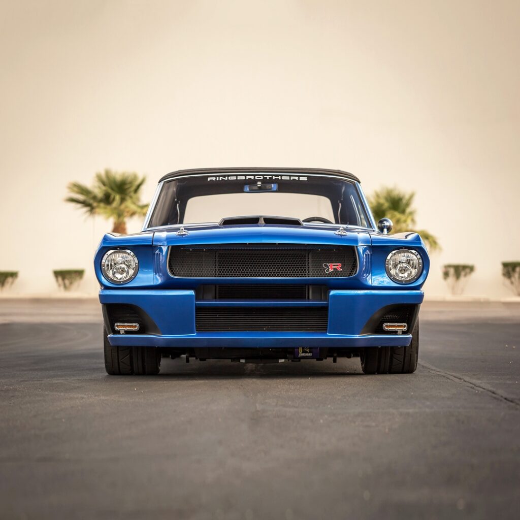 Аналитический обзор: тюнинг Ford Mustang Convertible 1965 года от Ringbrothers с современным V8