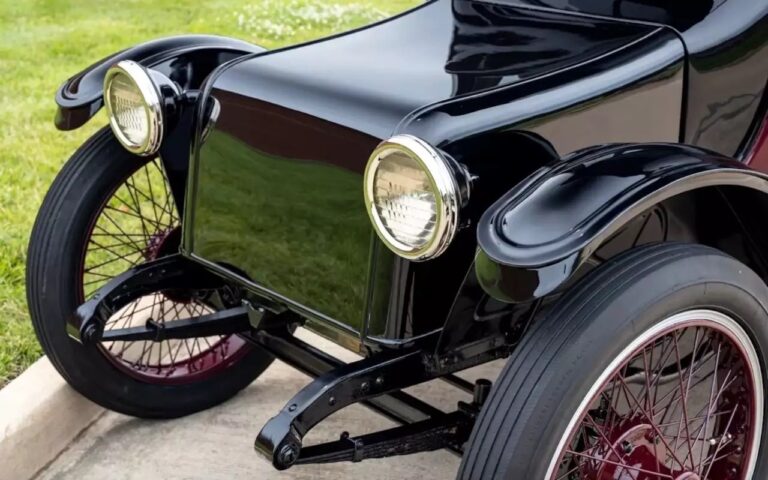 Исторический электромобиль 1918 года Detroit Electric Model 75B Brougham снова на ходу благодаря современным технологиям