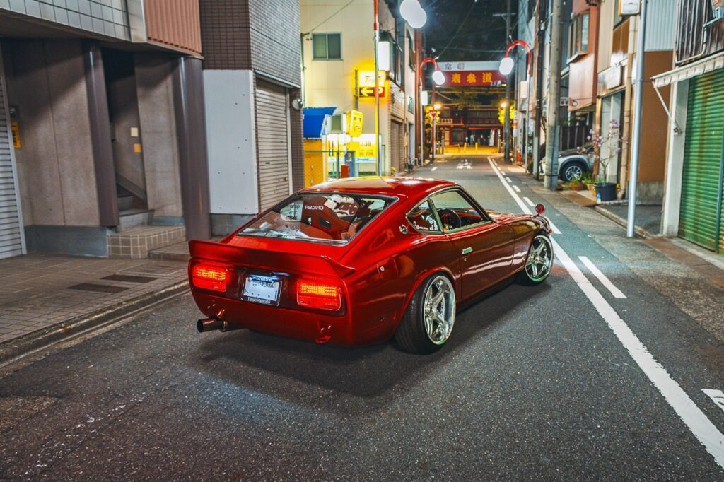 Реставрация и индивидуальный тюнинг купе Nissan Fairlady Z в стиле Coca-Cola