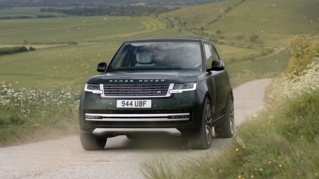 Range Rover представил первый полностью электрический внедорожник с выдающимися внедорожными характеристиками