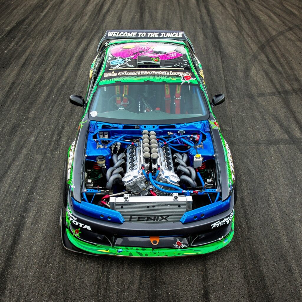 Анализ уникального дрифт-кара Nissan Silvia S14 с двигателем V12 в чемпионате D1NZ