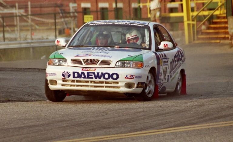 Исторический взгляд на ралли: Daewoo Nubira на этапе SCCA Pro Rally 1999 года