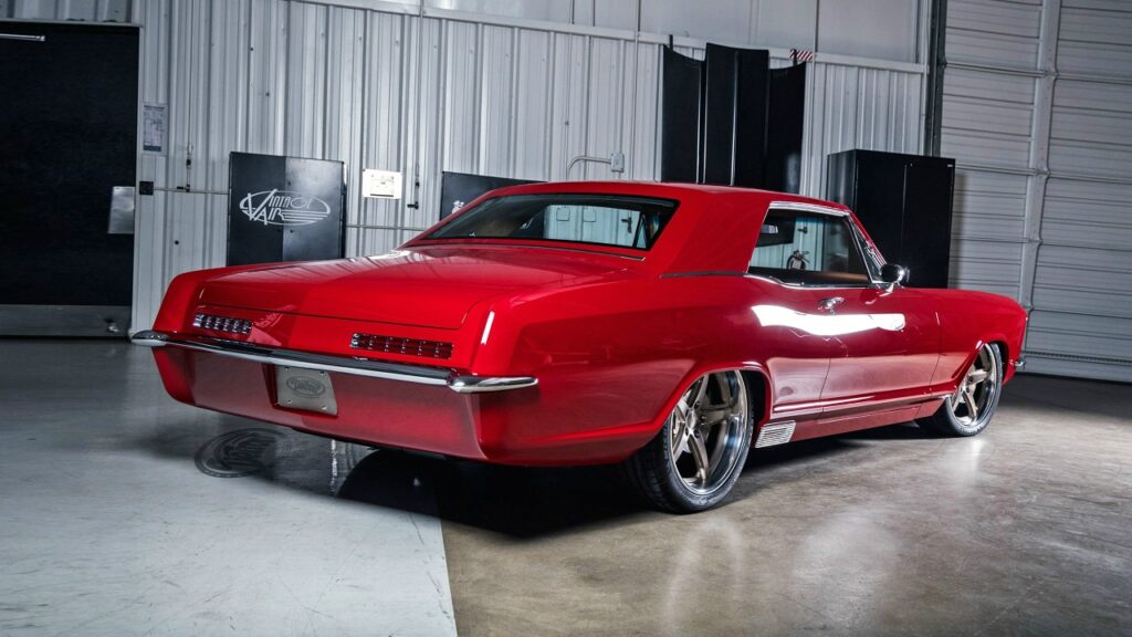 Обзор рестомода Jeff’s на базе Buick Riviera 1965: 730-сильный проект Detroit Speed and Engineering