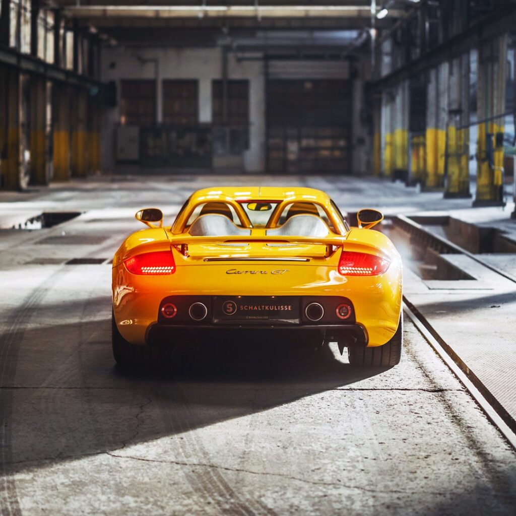 Porsche Carrera GT в лимитированном цвете Fayence Yellow: обзор редкого суперкара