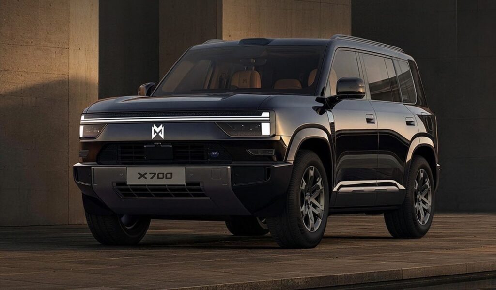 Обзор салона и технических характеристик нового гибридного SUV M-Hero X700