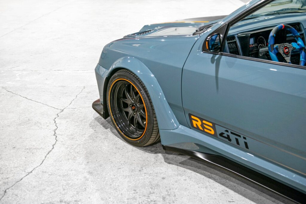RS4Ti — высокотехнологичный рестомод культового Ford Sierra Cosworth RS500 от JH Restorations