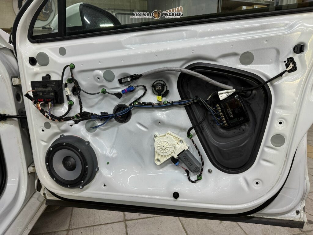 Обзор установки трёхполосной акустики Morel Maximo Ultra 603 MKII в Volkswagen Passat B8