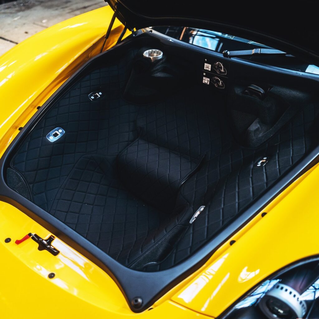 Porsche Carrera GT в лимитированном цвете Fayence Yellow: обзор редкого суперкара