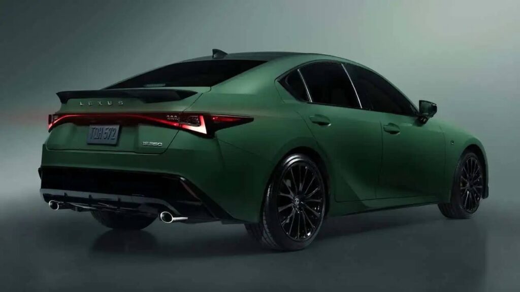 Lexus представляет лимитированную спецверсию IS Envious с уникальным дизайном и мощным двигателем