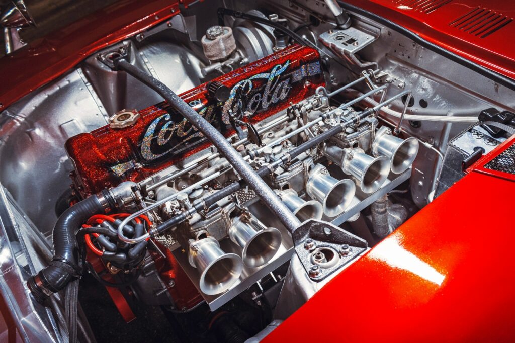 Реставрация и индивидуальный тюнинг купе Nissan Fairlady Z в стиле Coca-Cola