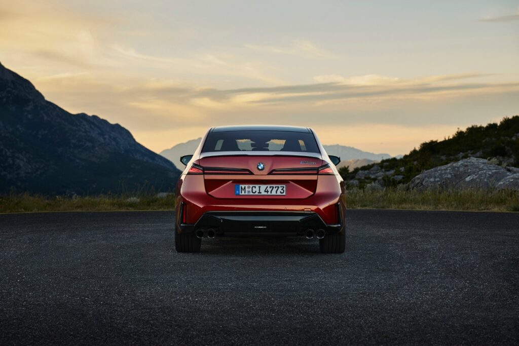BMW представляет топовую версию новой 3 серии в стилистике Neue Klasse
