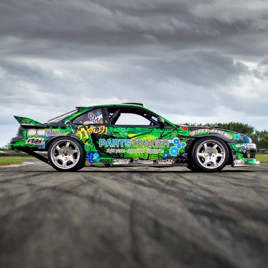 Анализ уникального дрифт-кара Nissan Silvia S14 с двигателем V12 в чемпионате D1NZ