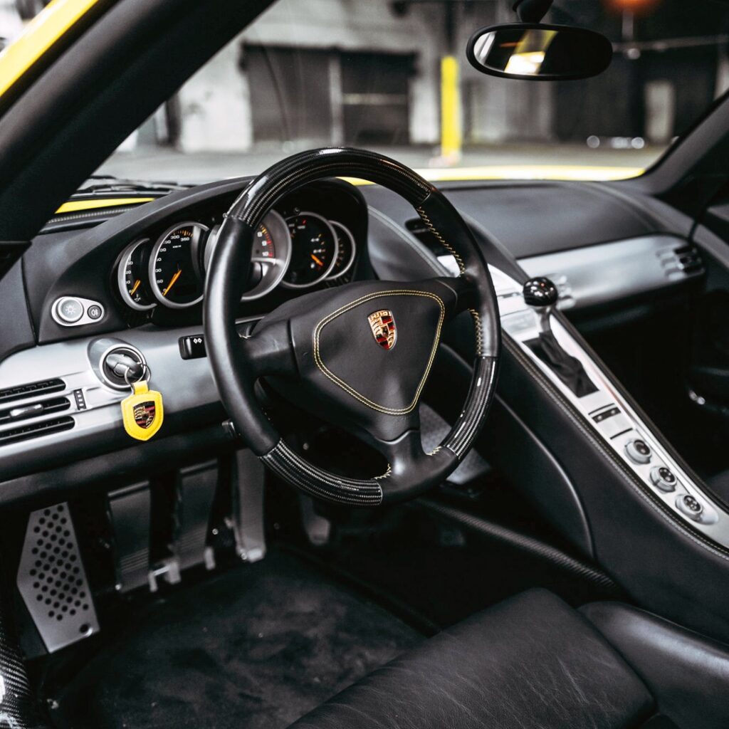 Porsche Carrera GT в лимитированном цвете Fayence Yellow: обзор редкого суперкара