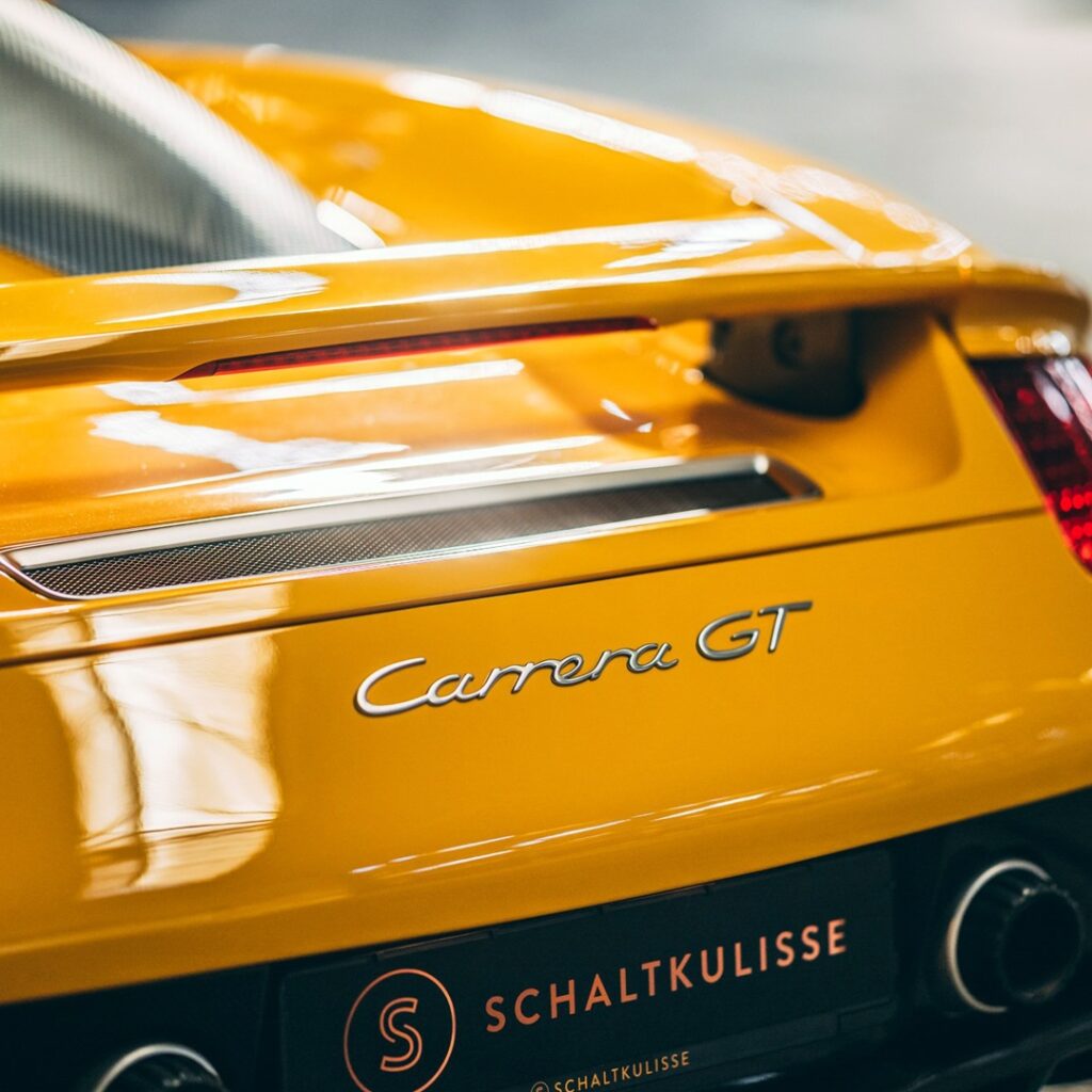 Porsche Carrera GT в лимитированном цвете Fayence Yellow: обзор редкого суперкара