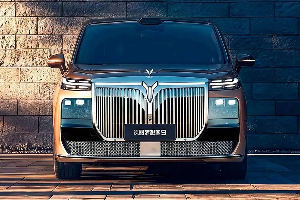 Voyah Dreamer 9 с выдвижной статуэткой в стиле Rolls-Royce появится в России