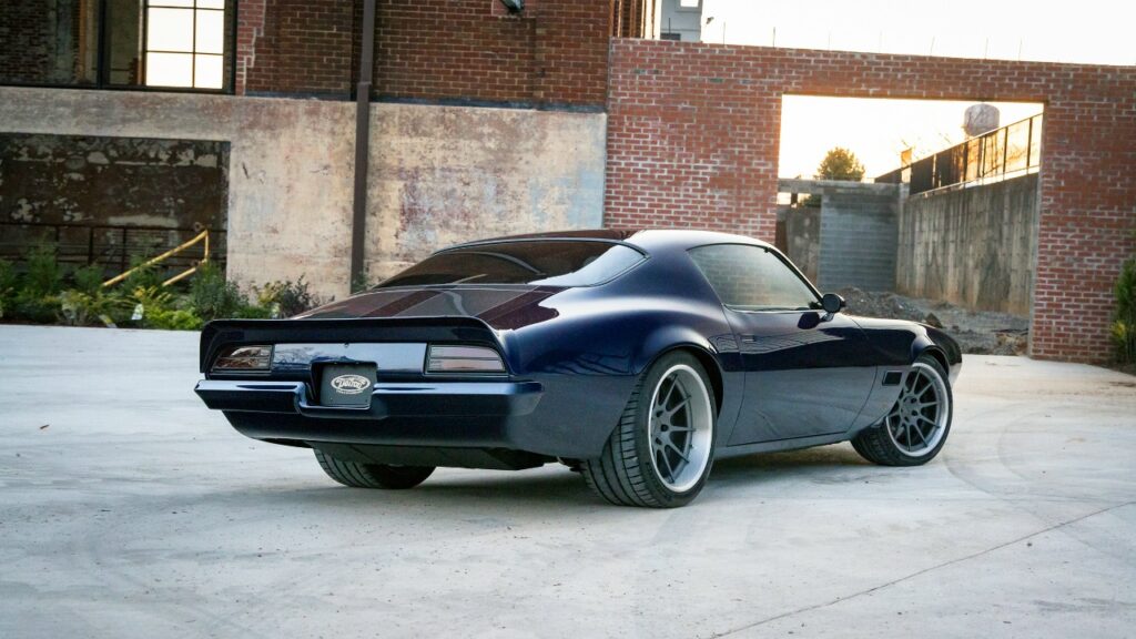 Рестомод 1971 Pontiac Firebird с двигателем V8: проект Detroit Speed & Engineering