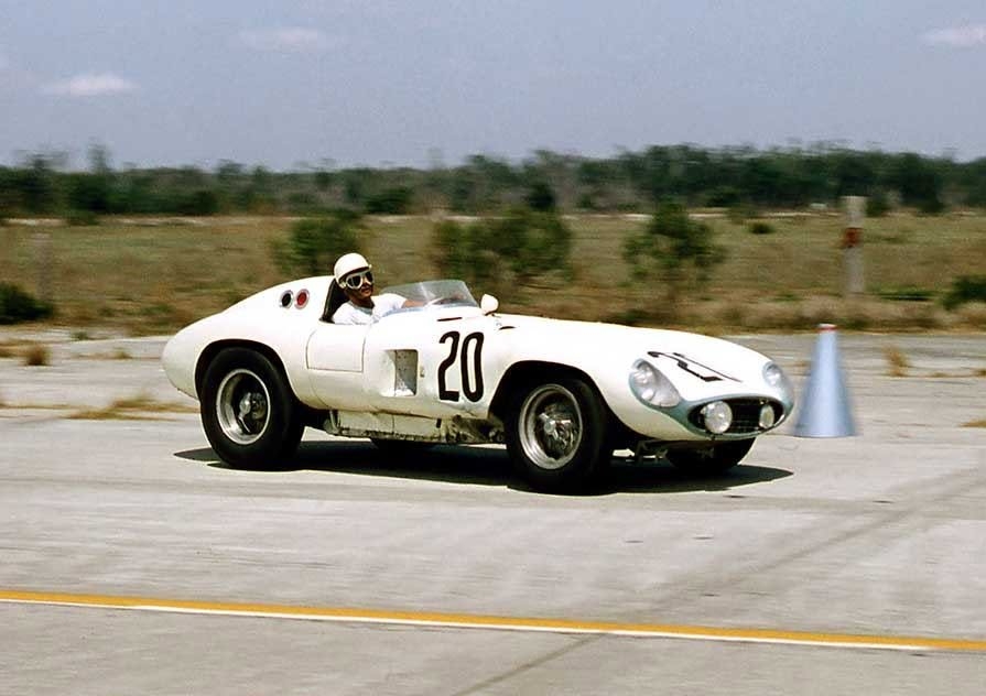Исторический взгляд на гонку 12 часов Себринга 1956 года: Ferrari 857 Sport в экипаже Фила Хилла и Мастена Грегори