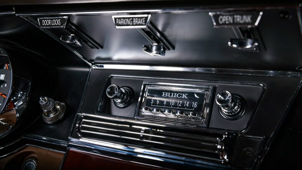 Обзор рестомода Jeff’s на базе Buick Riviera 1965: 730-сильный проект Detroit Speed and Engineering