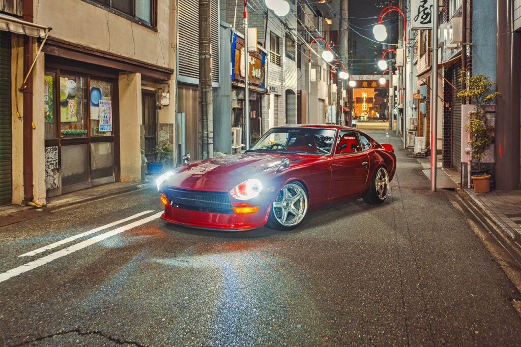 Реставрация и индивидуальный тюнинг купе Nissan Fairlady Z в стиле Coca-Cola