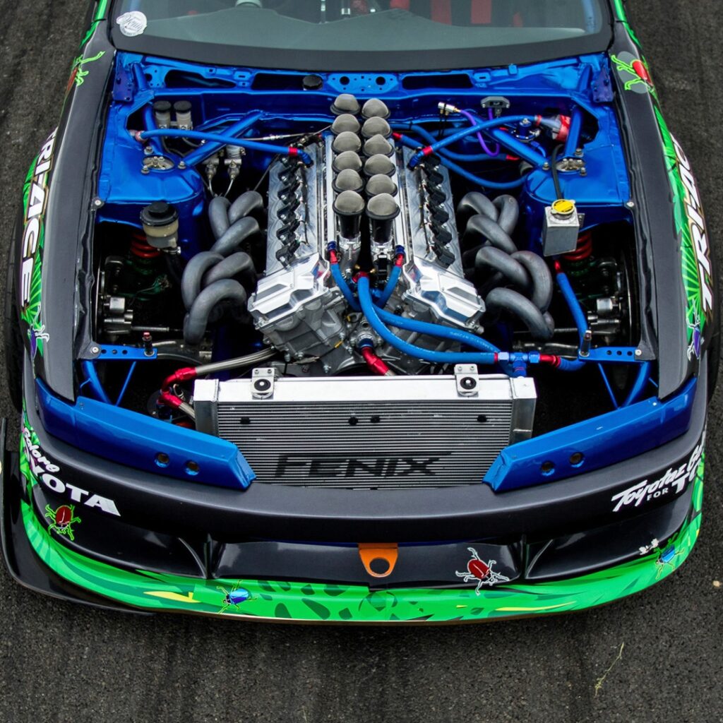 Анализ уникального дрифт-кара Nissan Silvia S14 с двигателем V12 в чемпионате D1NZ