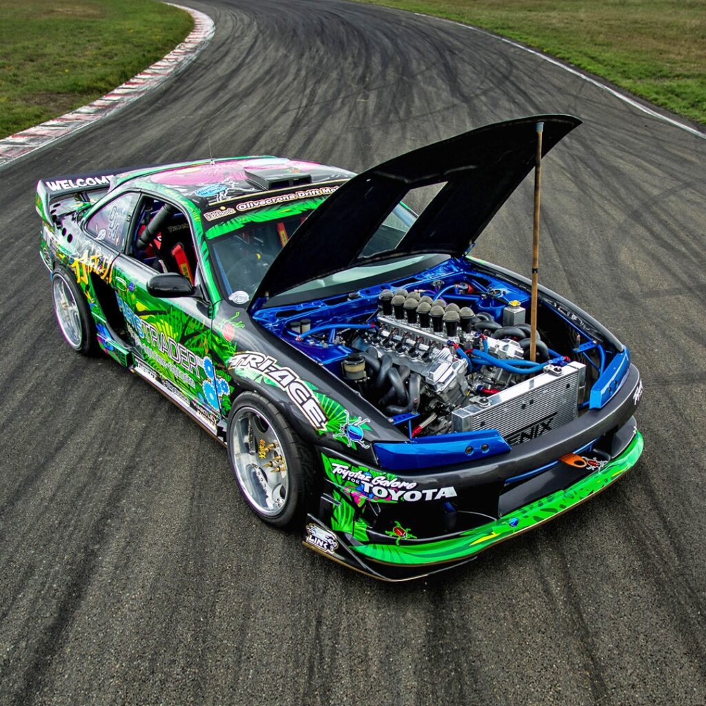 Анализ уникального дрифт-кара Nissan Silvia S14 с двигателем V12 в чемпионате D1NZ