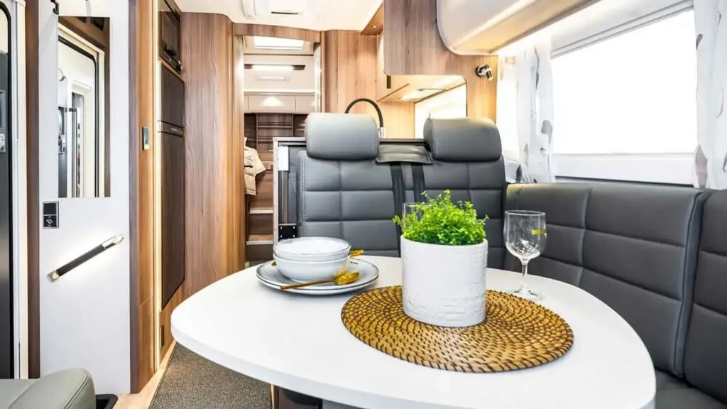 Imperial Traq i830: шведский дом на колесах на базе Mercedes-Benz Sprinter с внедорожным потенциалом