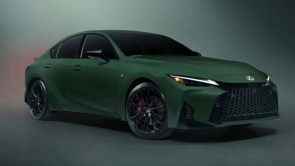 Lexus представляет лимитированную спецверсию IS Envious с уникальным дизайном и мощным двигателем