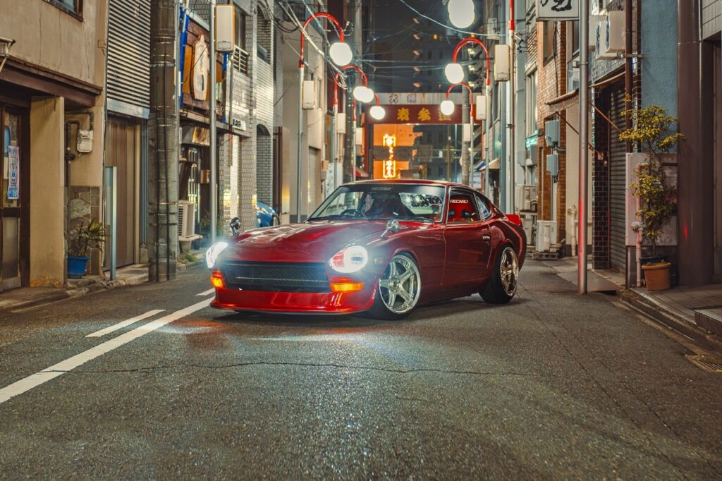 Реставрация и индивидуальный тюнинг купе Nissan Fairlady Z в стиле Coca-Cola