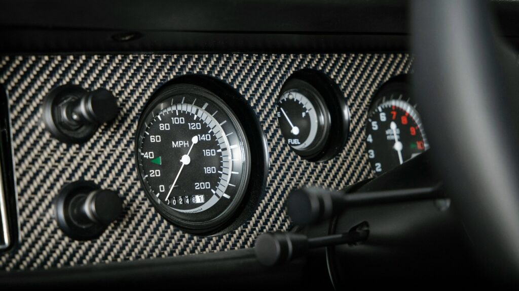 Рестомод 1971 Pontiac Firebird с двигателем V8: проект Detroit Speed & Engineering