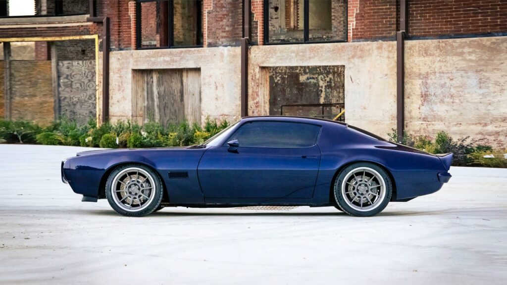 Рестомод 1971 Pontiac Firebird с двигателем V8: проект Detroit Speed & Engineering