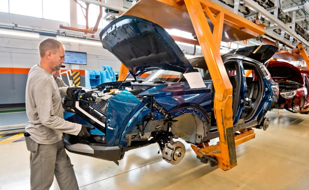 Запуск в серию LADA Azimut: новый кроссовер АВТОВАЗа на модернизированной платформе Весты