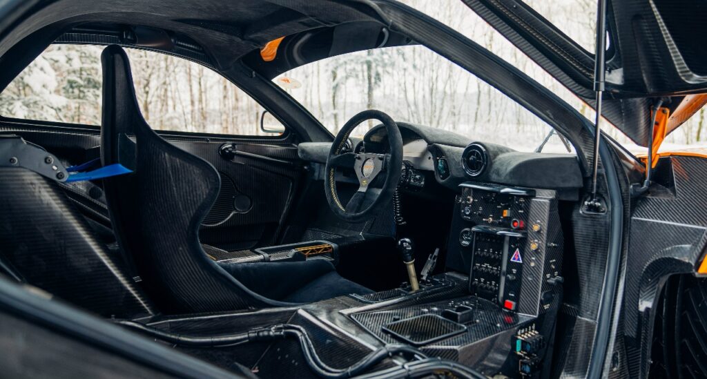 История и значение McLaren F1 GTR с шасси №11R: от гонок до разработки AMG CLK GTR