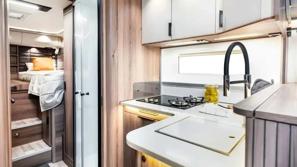 Imperial Traq i830: шведский дом на колесах на базе Mercedes-Benz Sprinter с внедорожным потенциалом