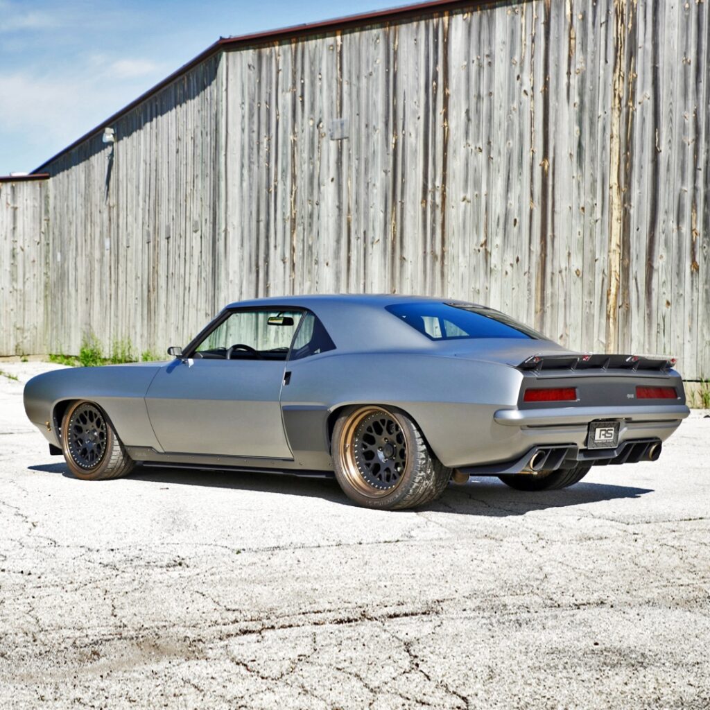 Рестомод Chevrolet Camaro «AXIS»: анализ премиального проекта от Roadster Shop