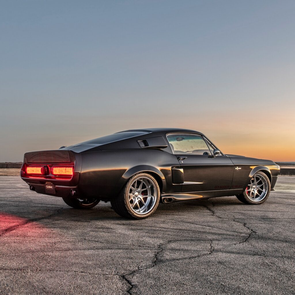 Shelby GT500CR Carbon Edition: новая официальная реплика легендарного спорткара с карбоновым кузовом
