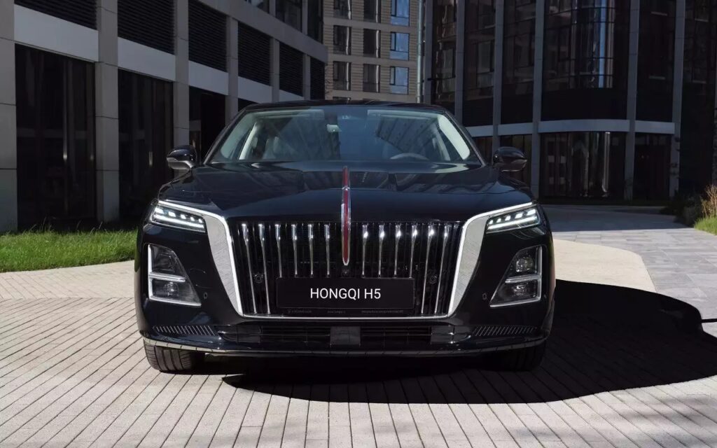 Обзор обновленного седана Hongqi H5: технические характеристики и оснащение 2026 модельного года