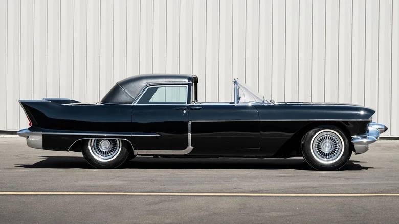 От утилизации до аукционного рекорда: история восстановления концепта Cadillac Eldorado Brougham Town Car