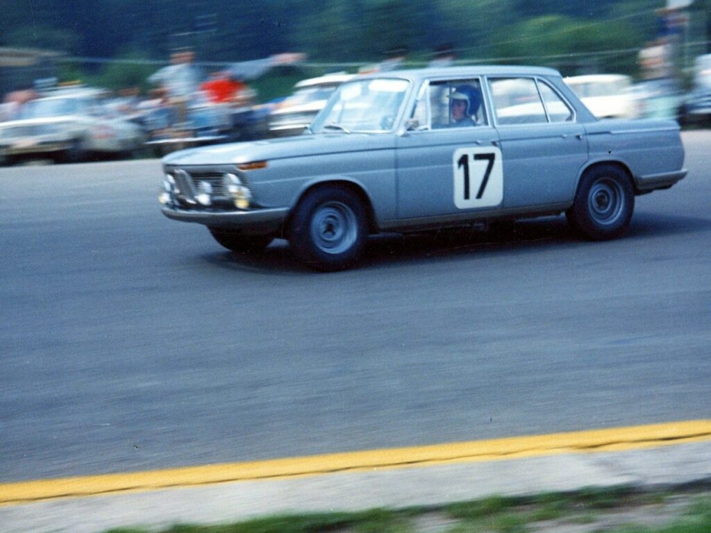 Исторический этап ETCC 1966 года: BMW 2000 TI в гонке 24 часа Спа с Жаки Иксом и Хубертом Ханэ