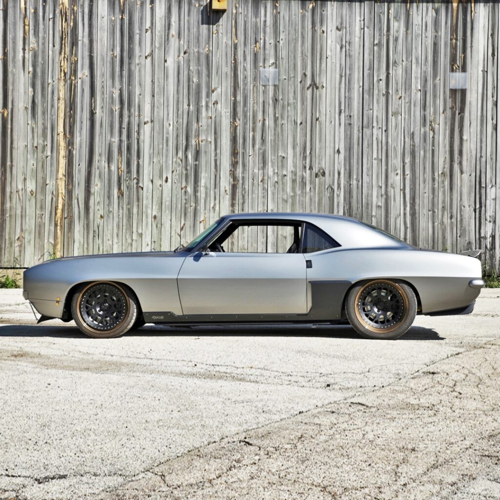 Рестомод Chevrolet Camaro «AXIS»: анализ премиального проекта от Roadster Shop