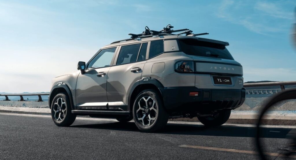 Jetour T1 i-DM: Подзаряжаемый гибрид с мощностью 347 л.с. и запасом хода до 1400 км для российского рынка