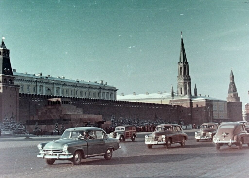 70 лет легенды: аналитический обзор исторического наследия ГАЗ-21 «Волга»