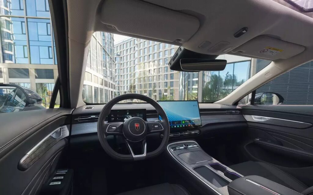 Обзор обновленного седана Hongqi H5: технические характеристики и оснащение 2026 модельного года