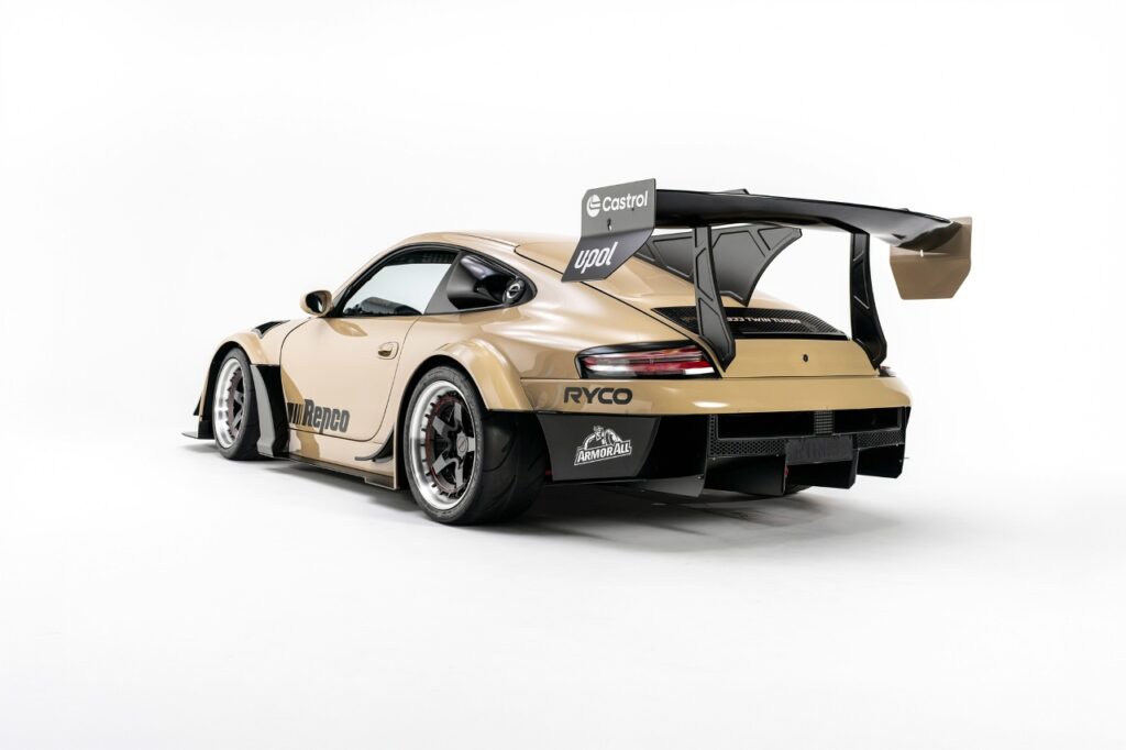 Редкий тюнинг-проект Porsche 911 с передним расположением двигателя и мощностью 1200 л.с.