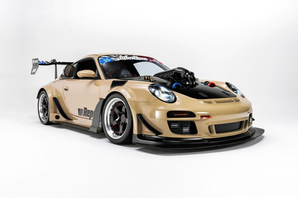 Редкий тюнинг-проект Porsche 911 с передним расположением двигателя и мощностью 1200 л.с.