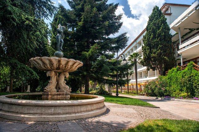 Санаторий Айвазовское, Крым, Алушта, территория, корпус 1