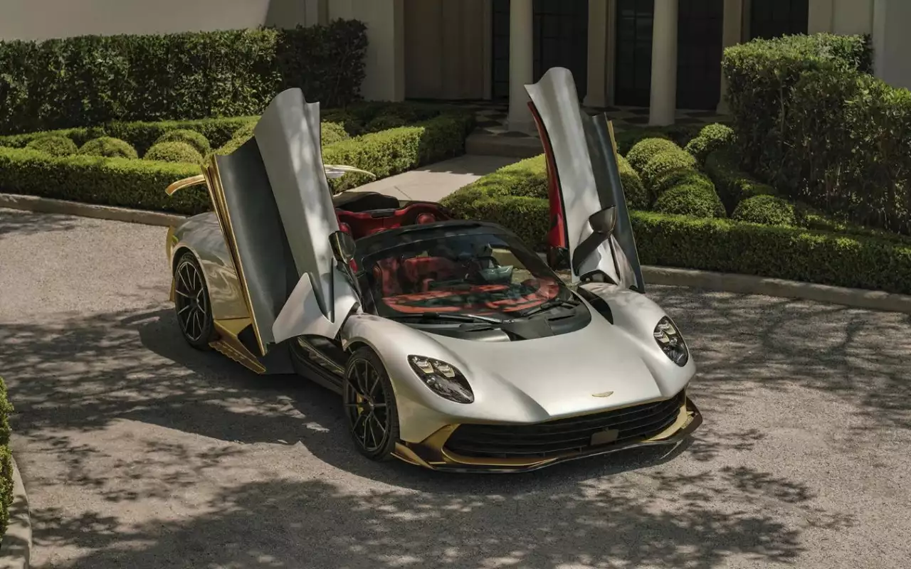 Aston Martin представила открытый суперкар Valhalla Spider