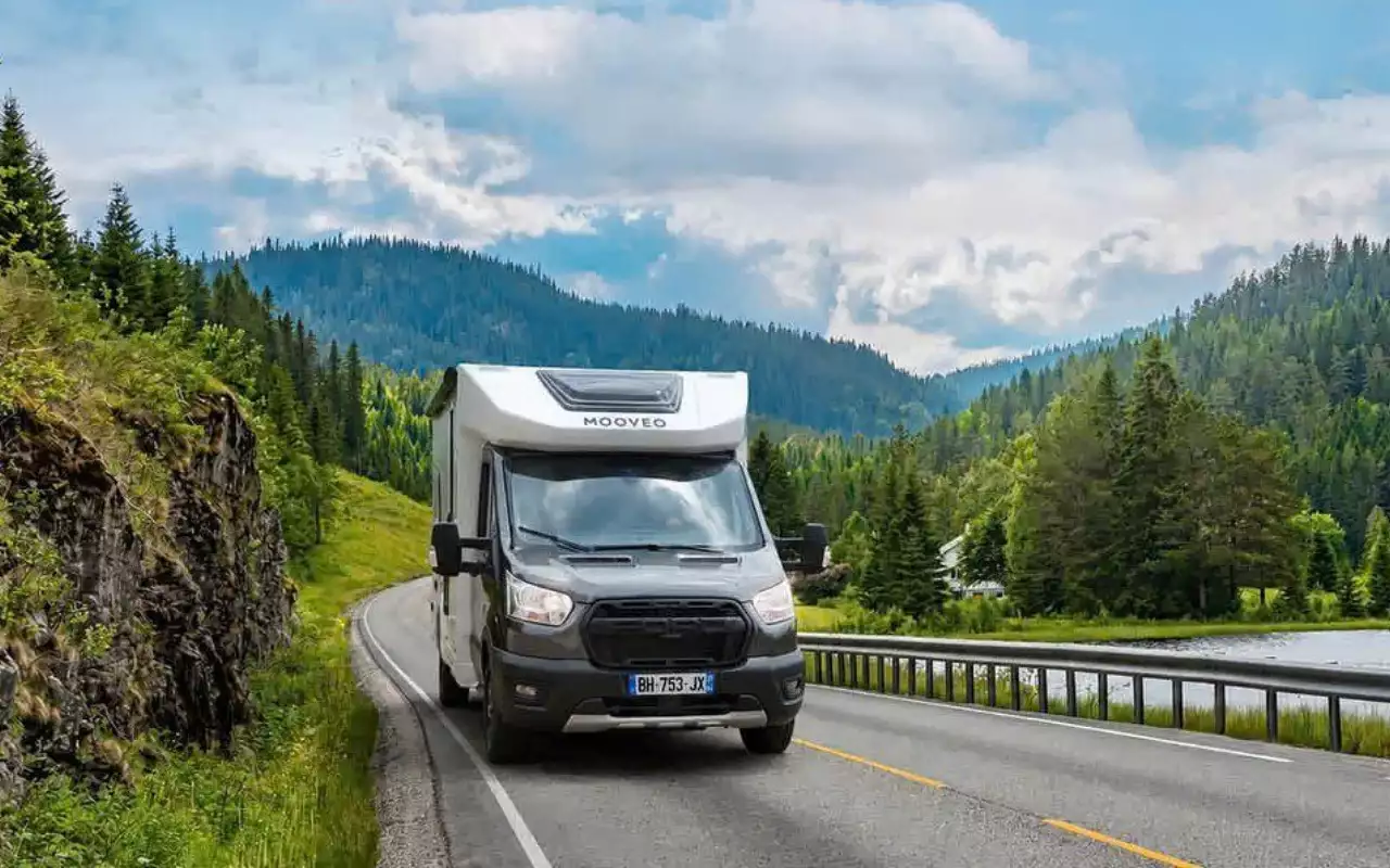Mooveo представила автодом TEI-70 DH на базе Fiat Ducato