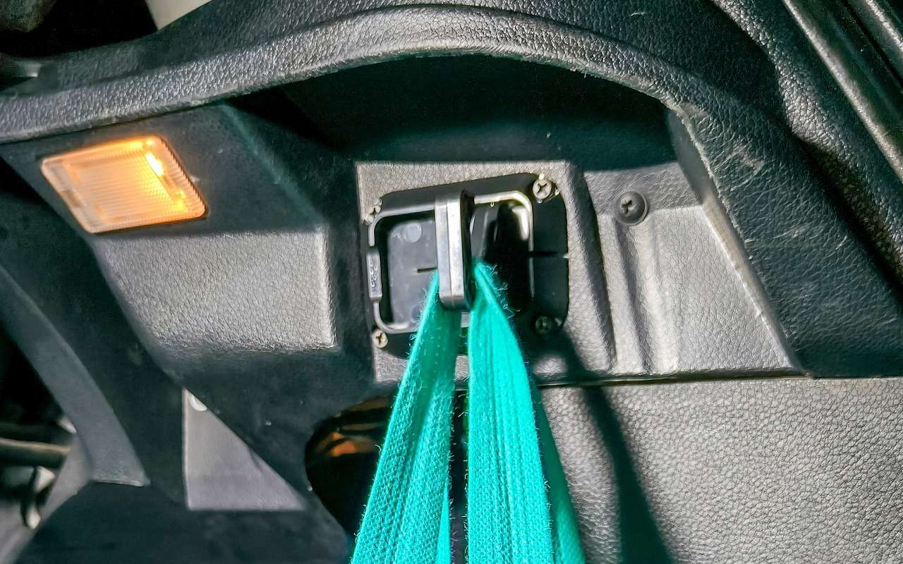 Как добавить крючки для сумок в багажник Ford Fiesta