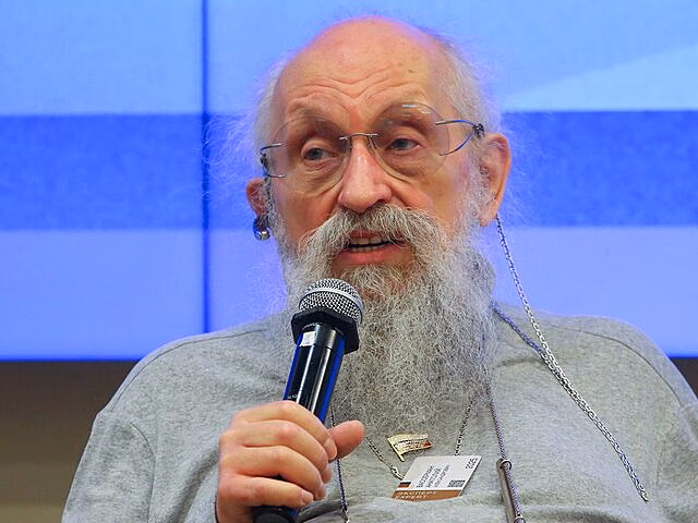 Анатолий Вассерман назвал ошибкой отказ от романтических отношений